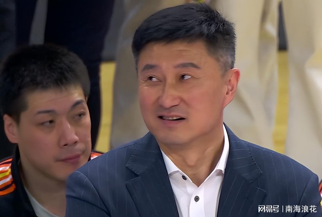 开云平台-全场得3分！为何胡明轩场场拉胯却打30分钟？球迷憋不住说出原因