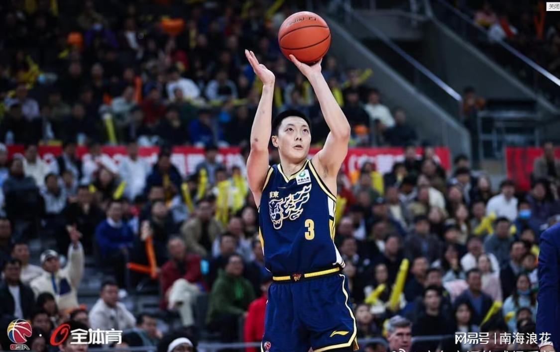 开云平台-全场得3分！为何胡明轩场场拉胯却打30分钟？球迷憋不住说出原因
