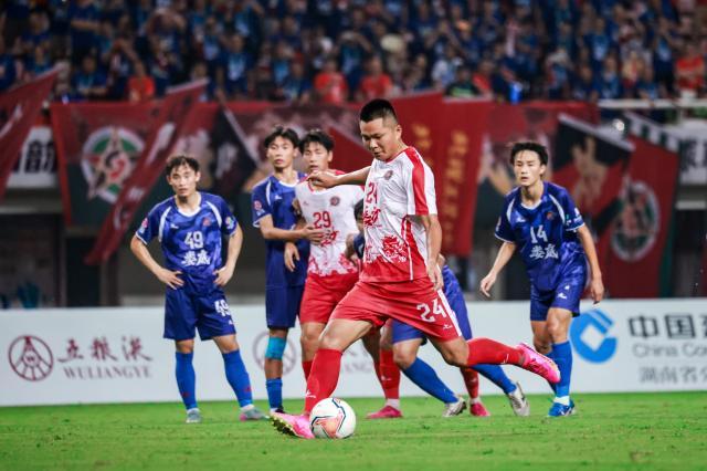 开云app-四次大手术后仍闯荡中超 如今他是“长沙布斯克茨”