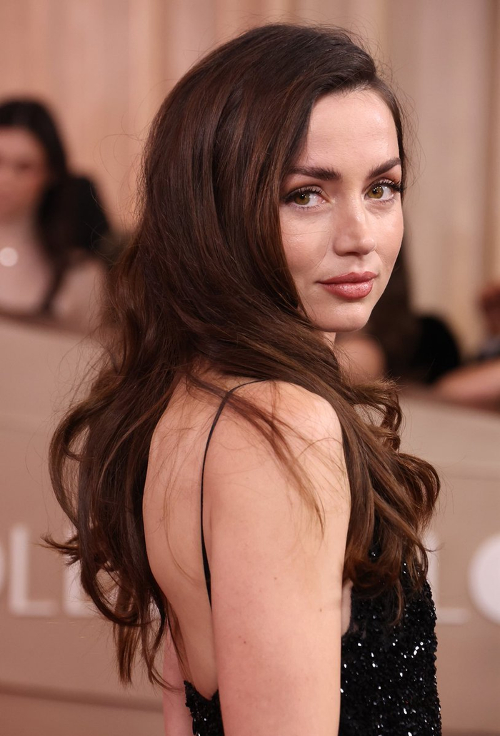 kaiyun-安娜·德·阿玛斯亮相第83届金球奖红毯|妈咪|级别_新浪体育_新浪新闻