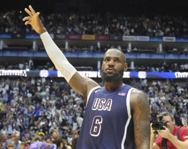 开云官网-美国男篮首人！公投决定詹姆斯旗手资格 库里落选