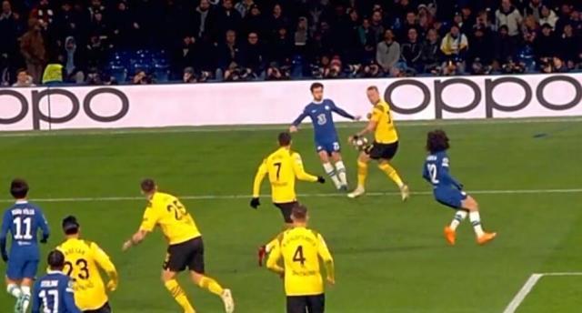 1678273349758032100.jpg 开云官网-10连胜止于“丑闻”,多特葬送好局怪裁判更要怪自己