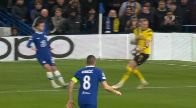 1678273361460077326.jpg 开云官网-10连胜止于“丑闻”,多特葬送好局怪裁判更要怪自己