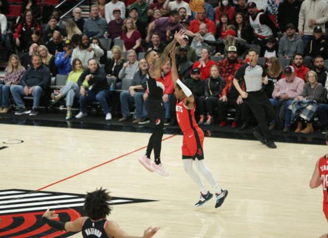 开云官网-单场71分石破天惊 利拉德巅峰之夜献上大师级表演