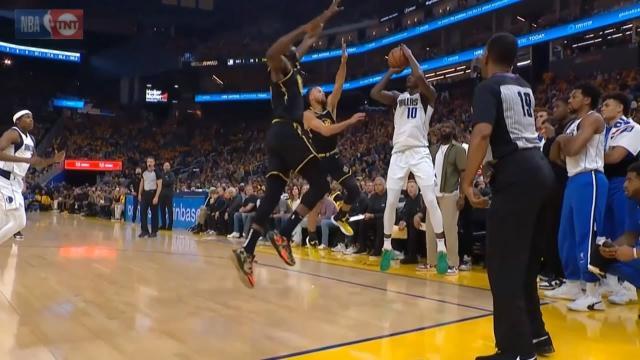 1652956422838079076.jpg 开云app-【体坛篮球秀】追梦和勇士的主动防守 077需再升级