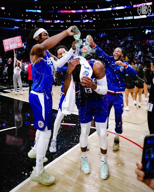 1648624729361032589.jpg 开云官网-从“詹皇傀儡”到逆转之神 泰伦·卢仍在不断进化