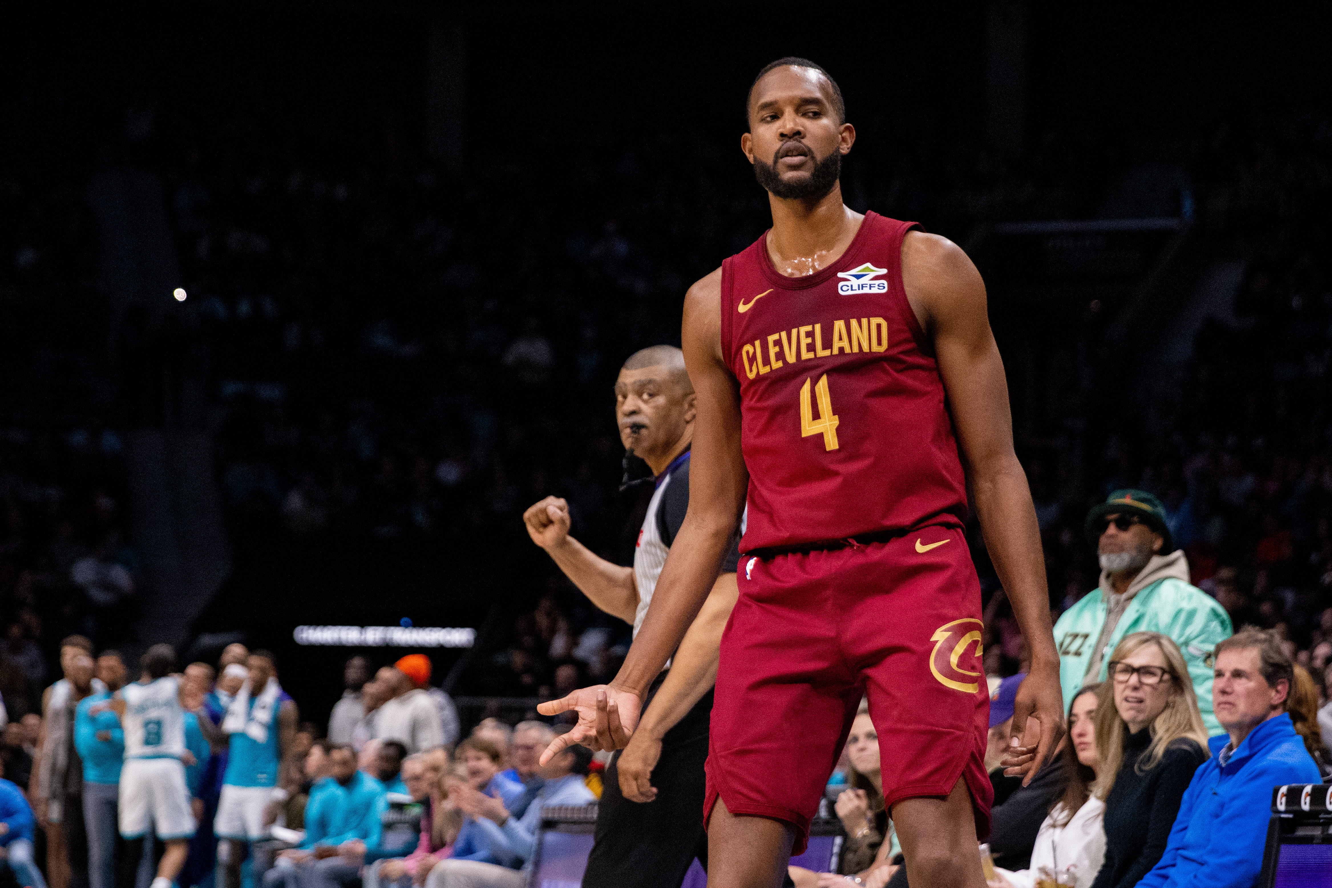 开云平台-进攻端状态在线！小莫布里半场两分球11中8高效砍下19分5板2助