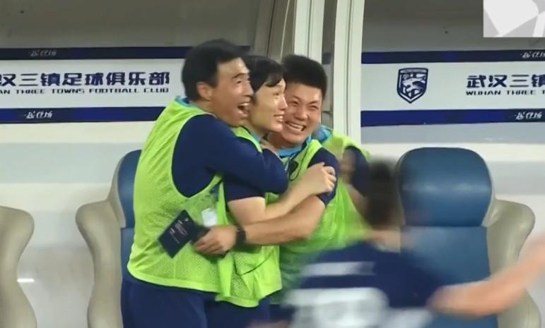 邓卓翔：接手三镇队时有点麻爪；这份工作几乎占据我所有生活