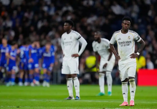 开云官网-联赛两连败!皇马内讧升级,队内互相争吵,权威媒体爆狠料|圣地亚哥-伯纳乌足球场|皇家马德里|赫塔费|米兰冬奥会|更衣室_新浪体育_新浪新闻