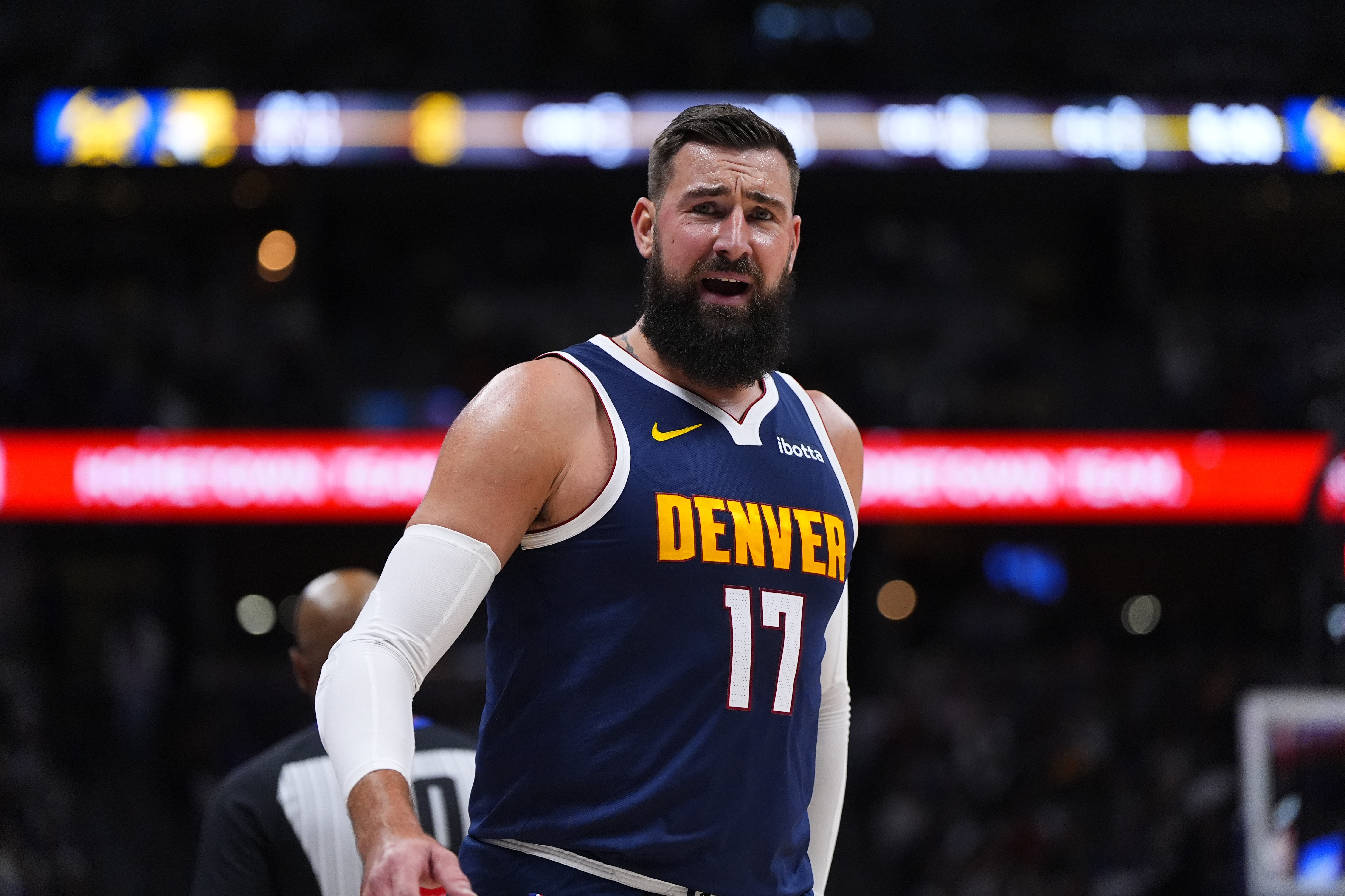 开云平台-今天打双塔！瓦兰丘纳斯首发17分钟 6中4&amp;5罚全中拿到13分6板