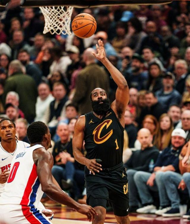 开云app-哈登一人撑起克里夫兰！7助攻激活1奇兵 “德国超跑”15分灭旧主|詹姆斯·哈登|骑士|活塞|三分球|泰森_新浪体育_新浪新闻