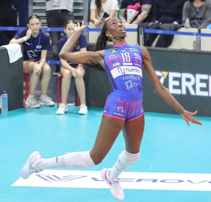 开云体育-米兰女排主场遭逆转，埃格努空砍38分，马尔科娃封神加冕MVP|AC米兰|瓦基弗银行|扣球|欧冠|比赛_新浪体育_新浪新闻