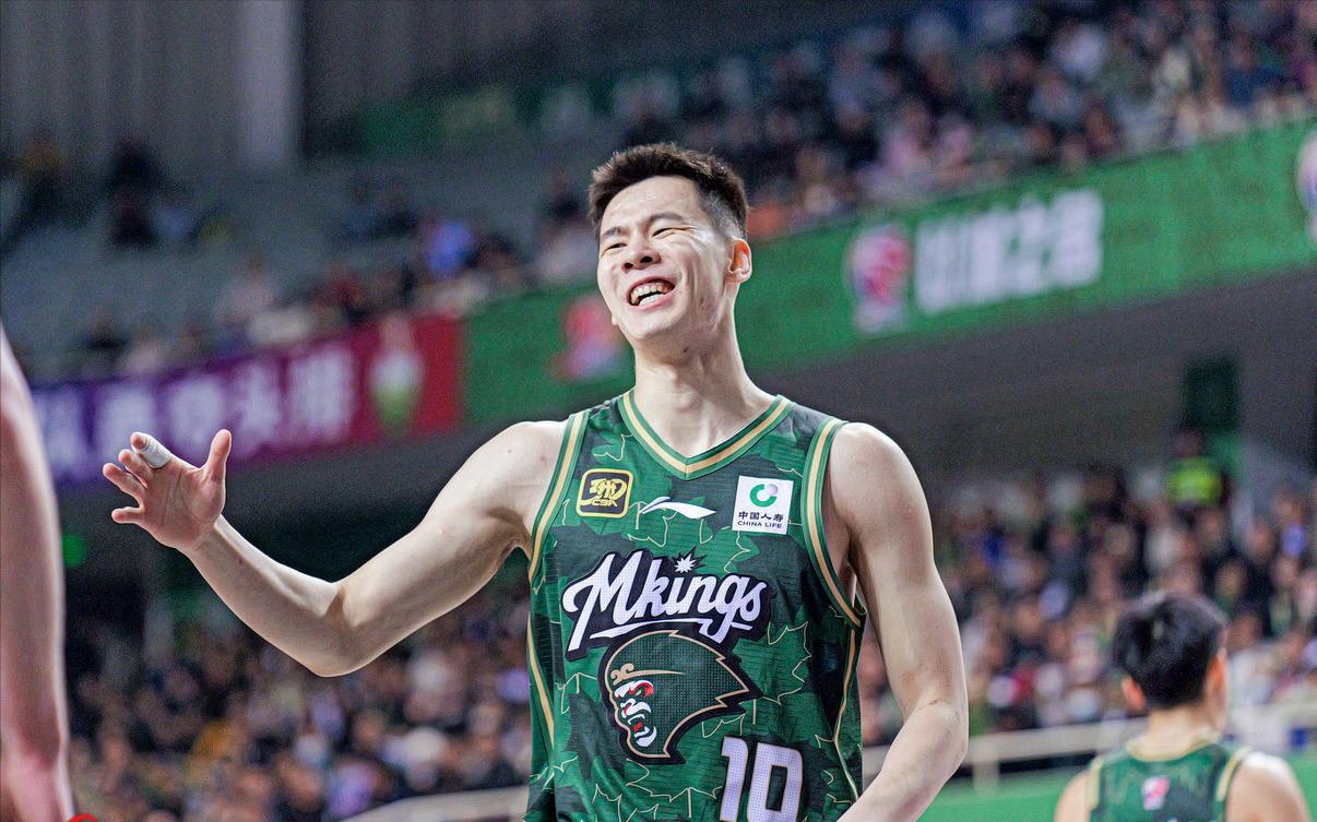 开云平台-16分3助攻!郭艾伦王者归来,被徐昕拖累送违体,加时赛带队赢球