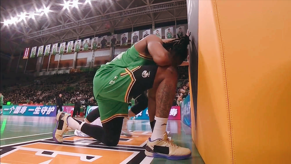 开云平台-山东男篮硬气！硬杠裁判争议，险胜辽宁男篮，高诗岩末节霸气12分