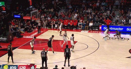 开云平台-好哥们！助攻瀚森上演五佳球暴扣 韦斯利激情庆祝