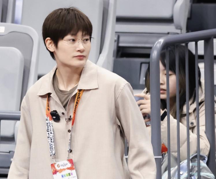 开云app-媒体人：杨力维谈国家队集训的言论有风险，可能会动一些人的蛋糕