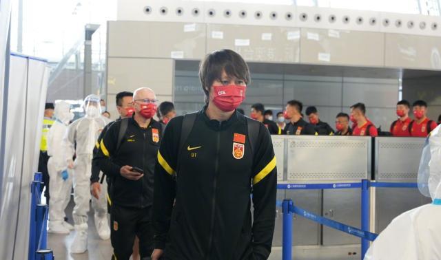 开云体育-中国男足团队58人飞赴阿联酋 包括六个保障团队