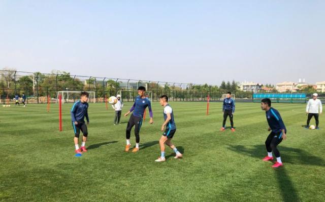 开云app-云指挥两个月后 J联赛的新外教终于到达球队主场