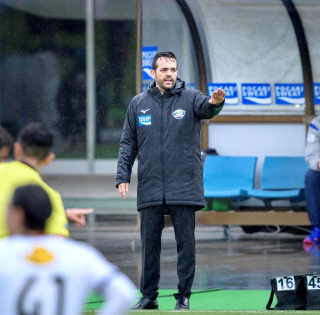 开云app-云指挥两个月后 J联赛的新外教终于到达球队主场