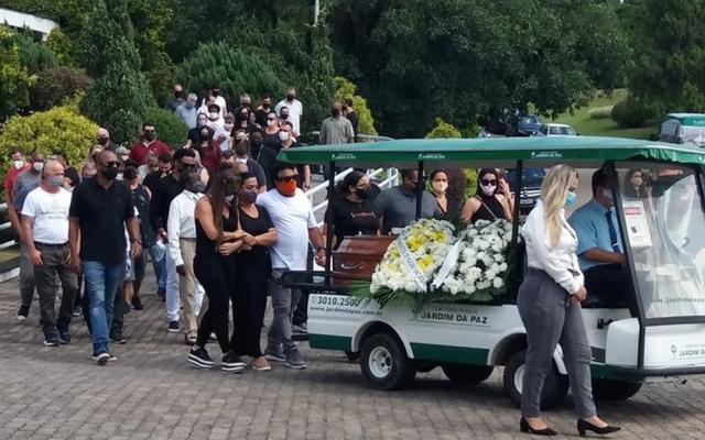 开云体育-伤心小罗未出席母亲葬礼 大罗父母感染新冠但治愈